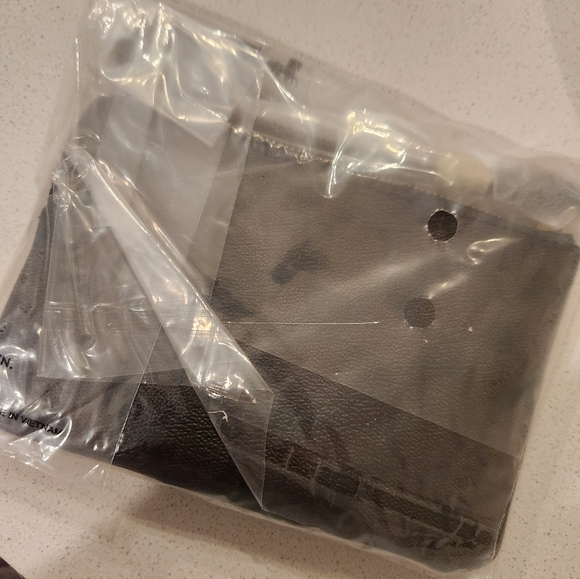 Authentic Coach Wristlet New in Bag - Picture 6 of 6